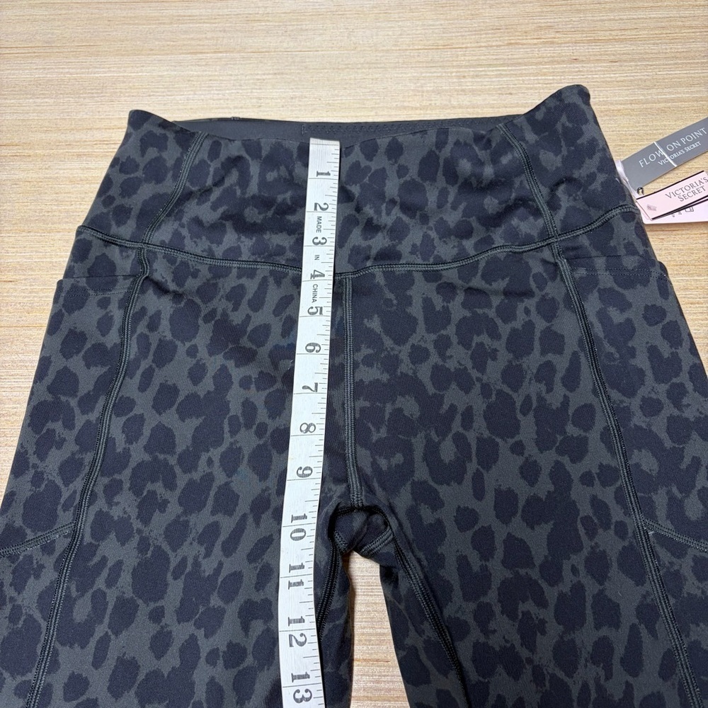 NEW Victoria's Secret Flow On Point Pocket Leggings Women 10 Green Black Cheetah - Picture 7 of 13